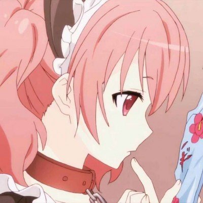 小女孩跪诊室门口为大出血妈妈加油
